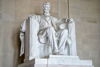 Landscape shot of the Abraham Lincoln statue in Washington DC